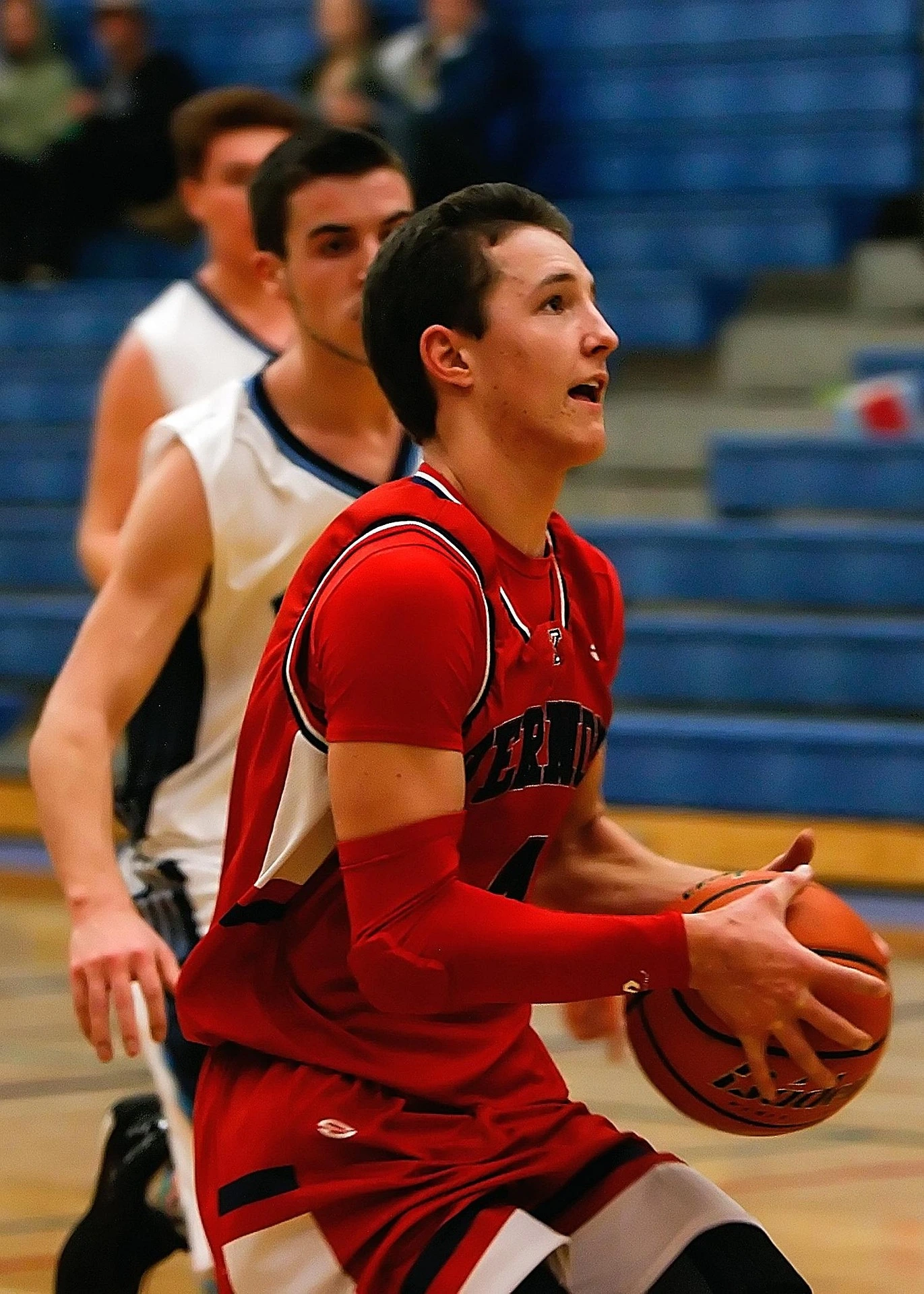 basketball-player-in-red-custom-basketball-jersey