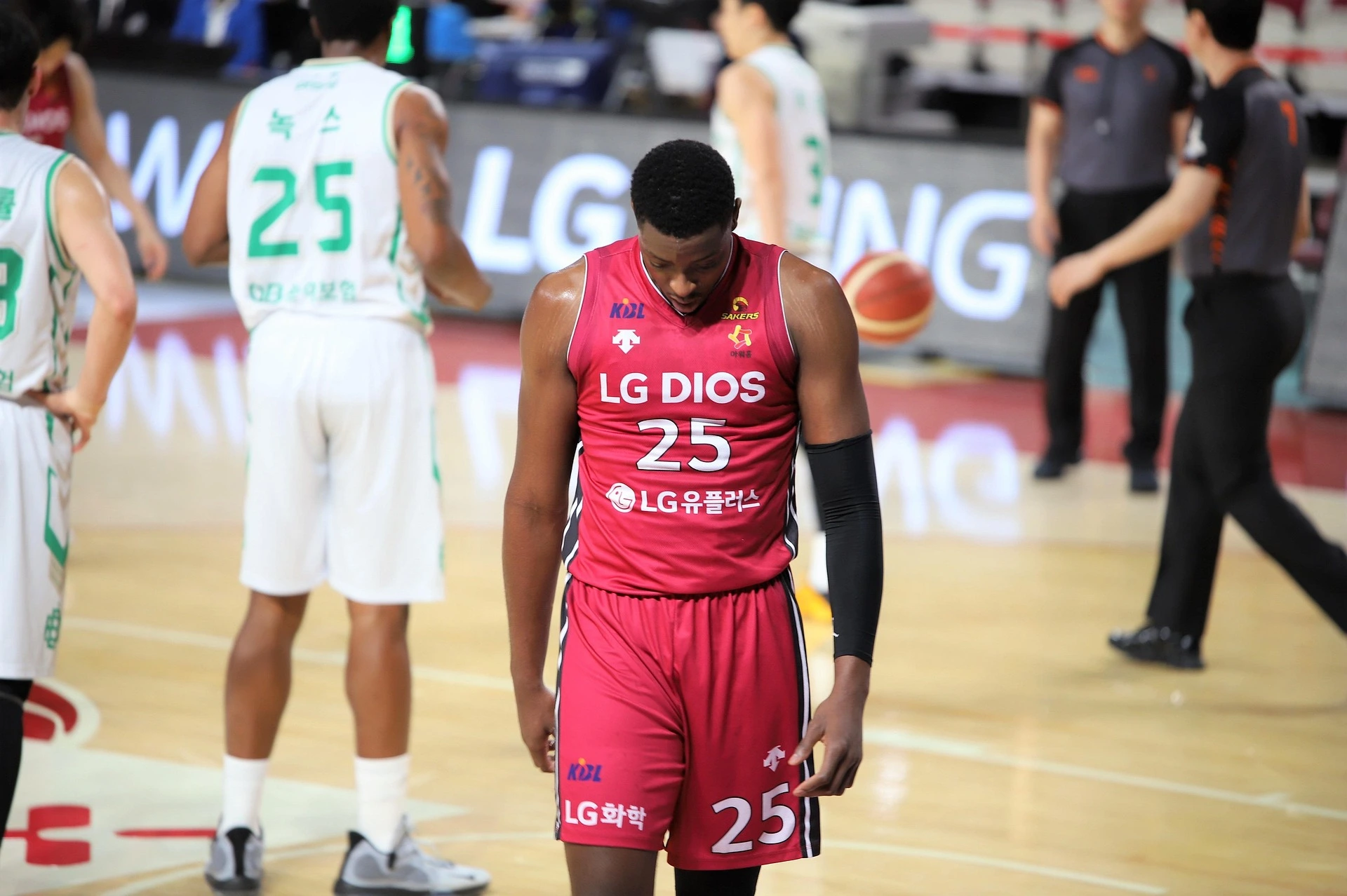 basketball-player-in-the-court