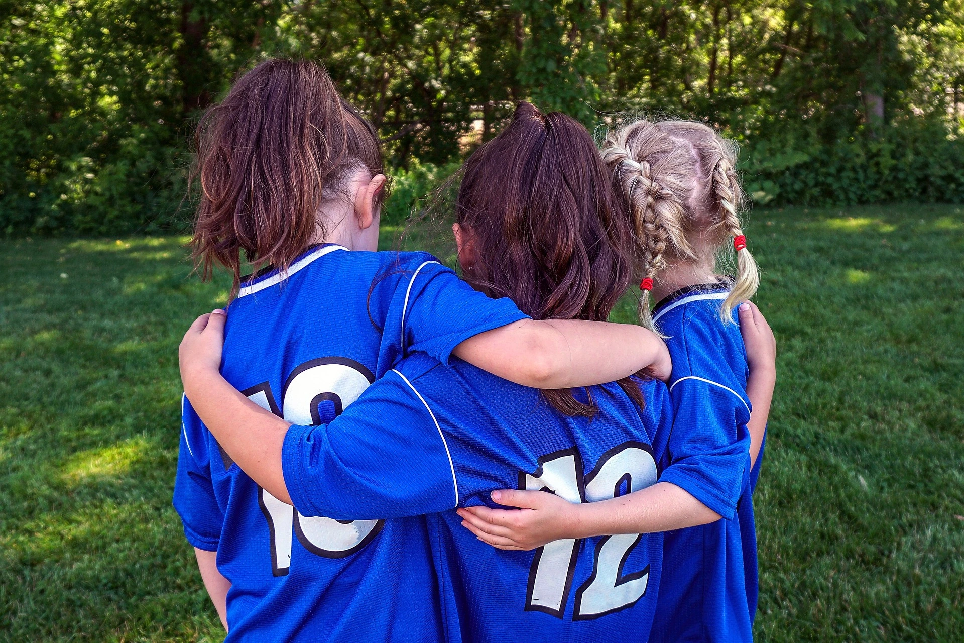 girls-huddle-wearing-custom-soccer-uniform