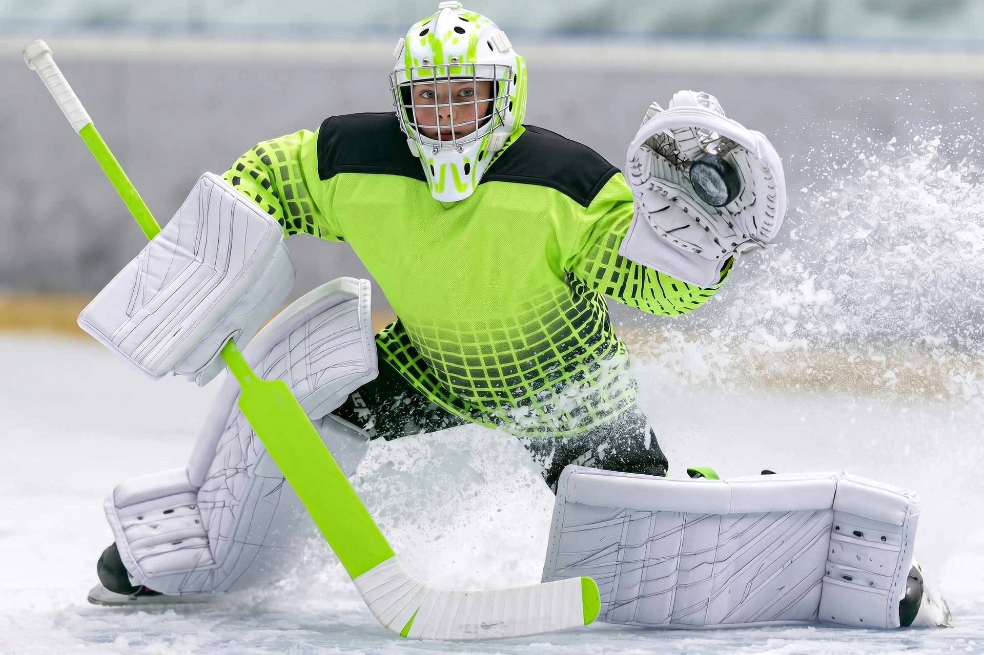 goal-keeper-wearing-Custom-ice-hockey-uniform