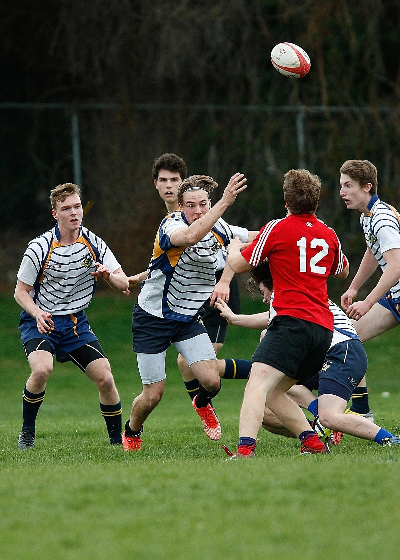 rugby-team-with-custom-rugby-uniforms